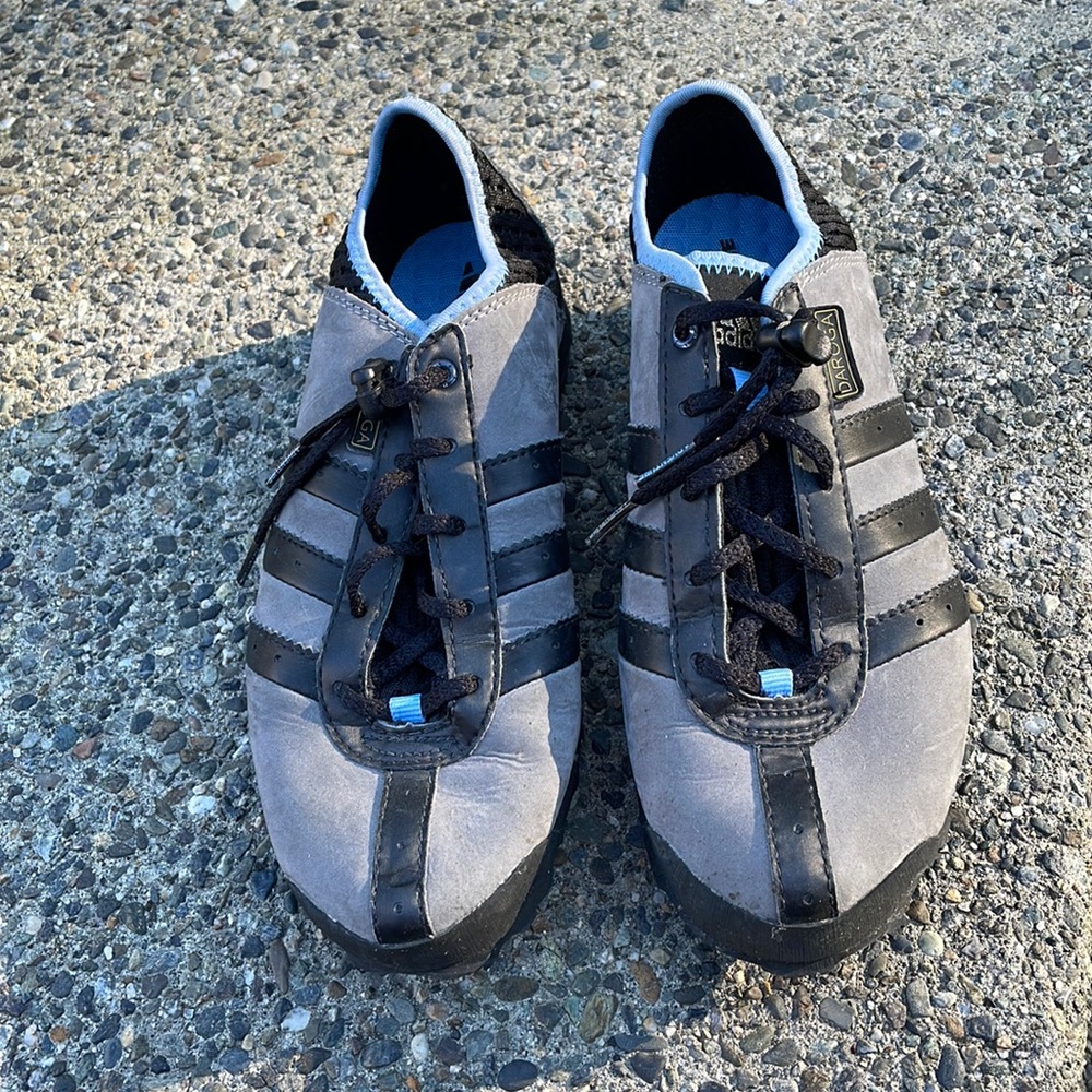 Adidas Dargona tennis shoes
